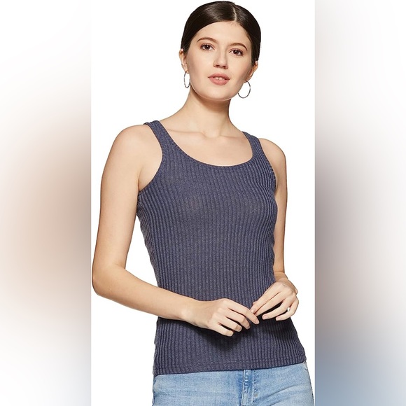 VERO MODA Women's Regular Fit Top - Picture 6 of 9